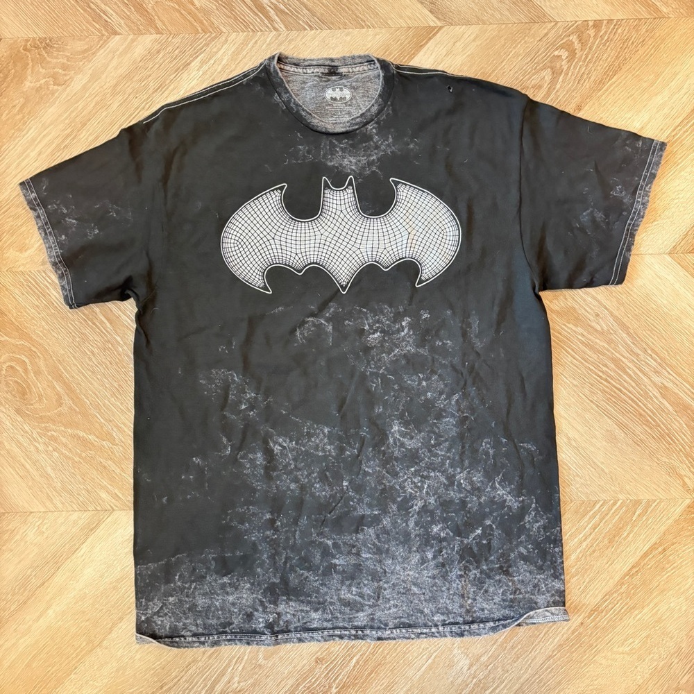 L Batman Black and Gray Short Sleeve Tee